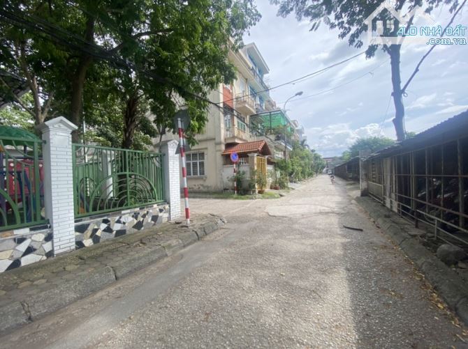 HIẾM – PHÂN LÔ VỈA HÈ – NGÕ THÔNG – BÁN ĐẤT TẶNG NHÀ – NGÕ 67 ĐỨC GIANG – GIÁ 12 TỶ - 3
