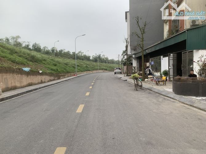 Bán 250m đất mặt đường Bát Khối,Thạch Bàn chân đê, vị trí kinh doanh tốt, có thế tách sổ - 3