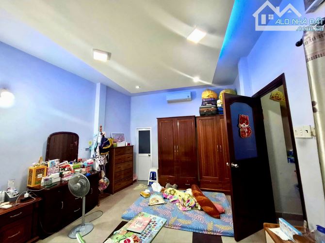 Hàng Xanh - P25 Bình Thạnh - 2 Tầng (4m * 16m) - HXH Đỗ Cửa - Sát Mặt Tiền - Chỉ 7 Tỷ 4 TL - 3