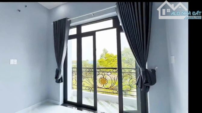 BÁN NHÀ 1 TRỆT, 1 LẦU TẶNG NỘI THẤT 5x20m XÃ MỸ HẠNH NAM, ĐỨC HÒA , LONG AN GIÁ 2.5 TỶ - 3