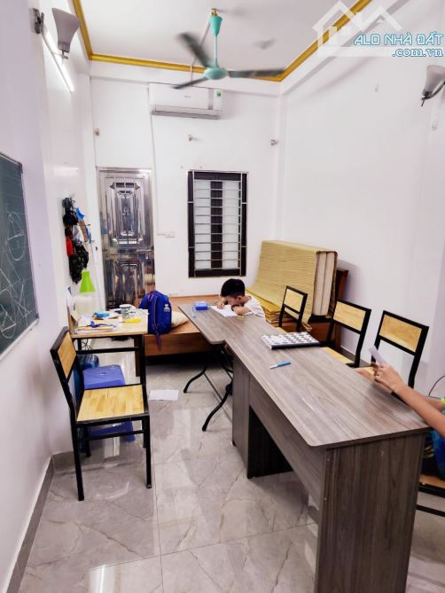 CHỦ MÓT !!!BÁN NHÀ PHỐ VŨ HỮU 47 M2- 4 TÀNG- 7 TỶ 300- KHÔNG QUY HOẠCH - 4