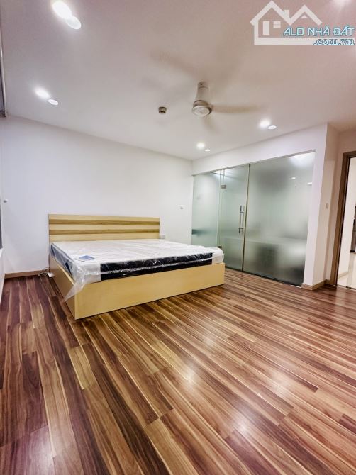 Cho thuê căn hộ Vimeco CT4 Nguyễn Chánh 141m2 3 ngủ full đồ 20 triệu/ tháng - 4