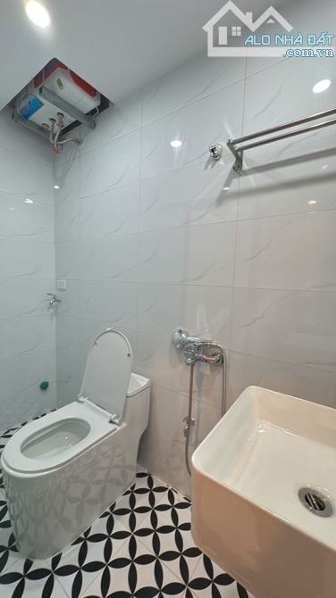 Bán tập thể tầng 1 phố Doãn Kế Thiện 75m2, Kinh Doanh, Ô tô đỗ cửa ngày đêm giá 4,65 tỷ - 4