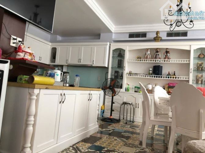 HẺM XE HƠI ĐẤT THÁNH PHƯỜNG 6 TÂN BÌNH DT: 9.5*7.2 - CHỈ 12 TỶ 4 - 4