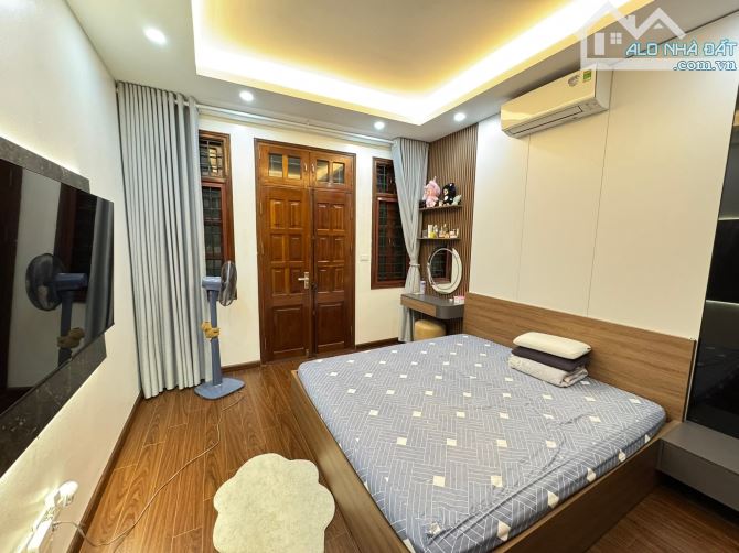 Nhà đẹp ngõ 6 Kim Đồng, gần Hồ, full nội thất, sổ 51m2, oto tránh 20m. Giá 14.2 tỷ - 4