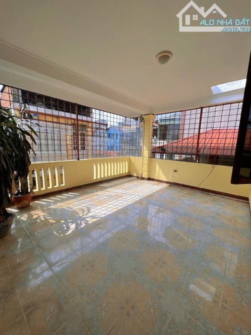 Siêu hiếm Hoàng Quốc Việt - Cầu Giấy - 100m2 - Oto vào nhà - View hồ - Kinh doanh - 31 tỷ. - 4