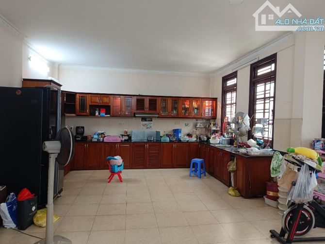 BIỆT THỰ SÂN VƯỜN ĐƯỜNG SỐ 36 TÂN QUÝ QUẬN 7  DT: 7.4/8*32M (260M2) – CHỈ 38 TỶ - 4