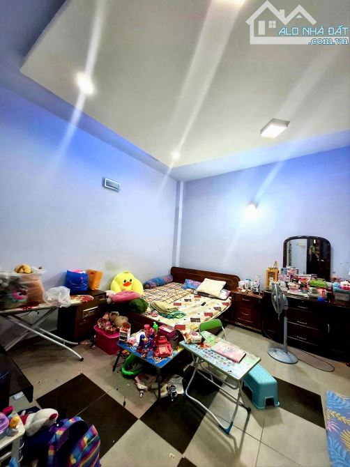 Hàng Xanh - P25 Bình Thạnh - 2 Tầng (4m * 16m) - HXH Đỗ Cửa - Sát Mặt Tiền - Chỉ 7 Tỷ 4 TL - 4