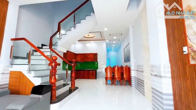 BÁN NHÀ 1 TRỆT, 1 LẦU TẶNG NỘI THẤT 5x20m XÃ MỸ HẠNH NAM, ĐỨC HÒA , LONG AN GIÁ 2.5 TỶ - 4