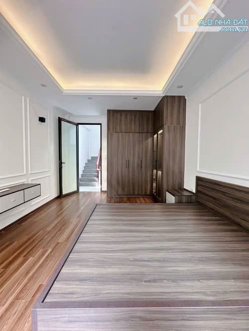 HOA HẬU Ngọc Thuỵ cần ra đi 50m2x5tầng , Mt 4m giá chỉ 8tỷ - 4