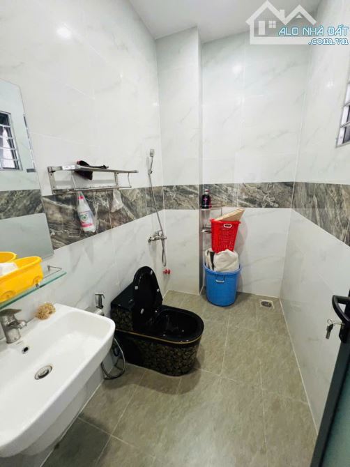 Giá bán 5,5 tỷ. Bán nhà 2 tấm mặt tiền kd kdc Bửu Long. Đường 8m. Sổ hoàn công 215m2. - 5
