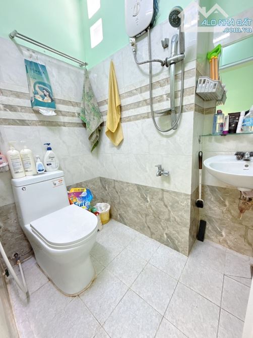 SƯ VẠN HẠNH- QUẬN 10- DT: 27M2 - 3 TẦNG - HẺM 3M - AN NINH - CHỈ  4 TỶ 900 - 5