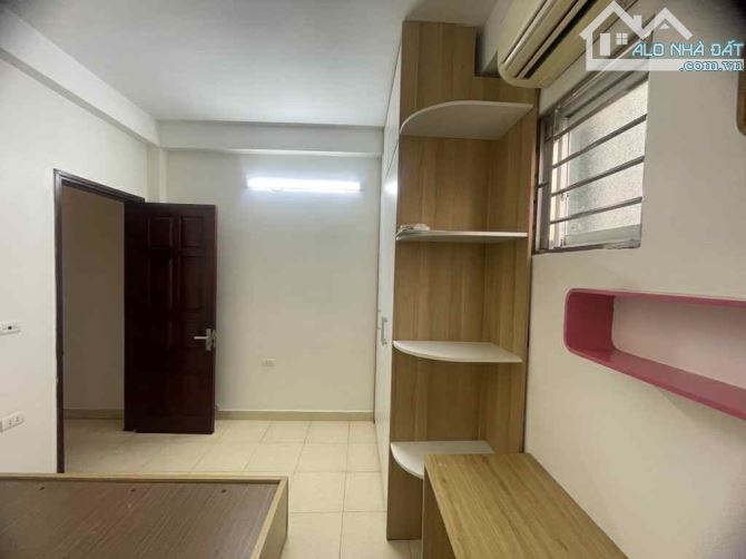 BÁN NHÀ THẠCH BÀN,NHÀ DÂN XÂY, 40m2 x 4 Tầng ,Giá 5,9 Tỷ có thương lượng - 5