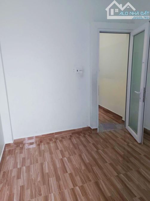🏦 Nhà 4 tầng phường 9,quận 10,hẻm 3m thông nhiều hướng.DT 3x11 trệt,lững,2 lầu Giá 6,5 tỷ - 5