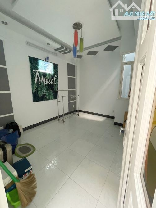 Bán gấp nhà54m2. 4 tầng. Nở hậu nhẹ. Đường 26 tháng 3BHH. BT - 5
