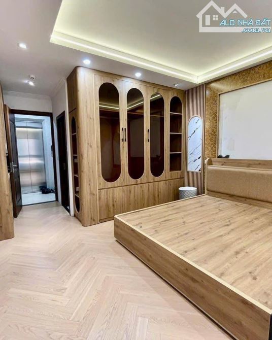 NGÃ TƯ SỞ - Ô TÔ ĐỖ CỬA - 40M x 7 TẦNG THANG MÁY - 30M RA PHỐ - NGÕ THÔNG - 5