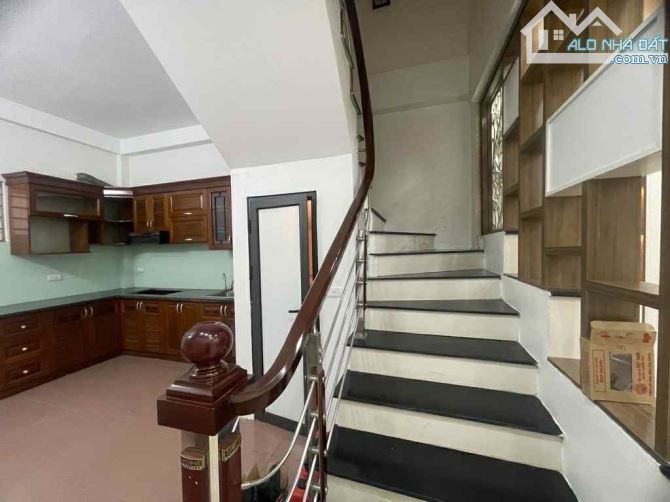 BÁN NHÀ THẠCH BÀN,NHÀ DÂN XÂY, 40m2 x 4 Tầng ,Giá 5,9 Tỷ có thương lượng - 6