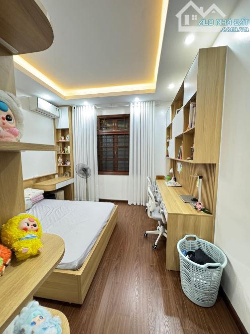 Nhà đẹp ngõ 6 Kim Đồng, gần Hồ, full nội thất, sổ 51m2, oto tránh 20m. Giá 14.2 tỷ - 6