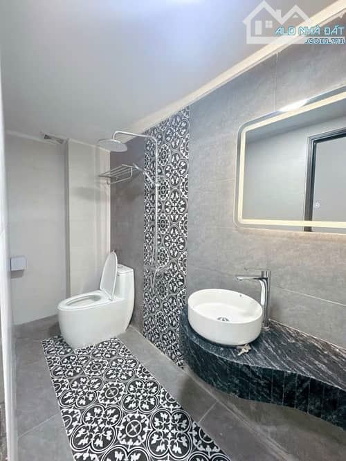 HOA HẬU Ngọc Thuỵ cần ra đi 50m2x5tầng , Mt 4m giá chỉ 8tỷ - 6