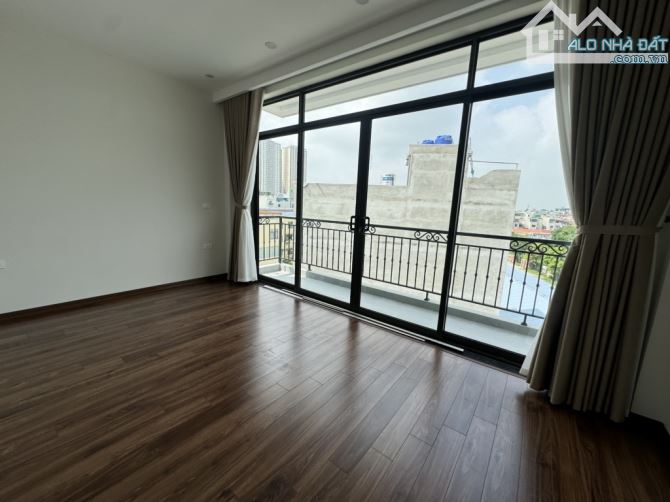 BÁN NHÀ 6TẦNG THANG MÁY , MẶT ĐƯỜNG OTO TRÁNH + vỉa hè KINH DOANH VĂN PHÒNG QL32 - 6