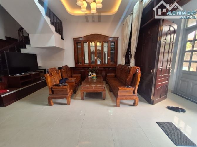 NHÀ HẺM XE HƠI - 3 TẦNG - ĐỖ XUÂN HỢP - Q9 - GIÁ 7.5 TỶ - 7