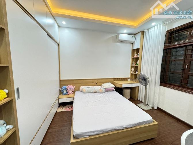 Nhà đẹp ngõ 6 Kim Đồng, gần Hồ, full nội thất, sổ 51m2, oto tránh 20m. Giá 14.2 tỷ - 7