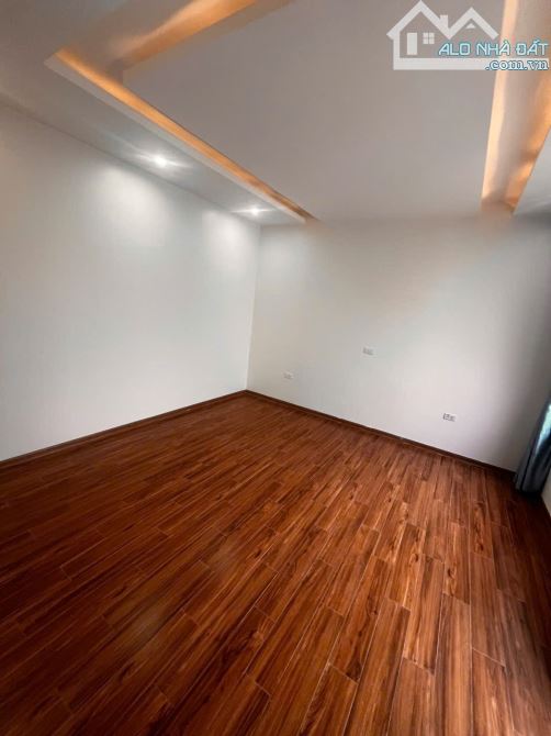 Bán căn 3 tầng x 85m ngõ Chùa Hàng. Gần Tô Hiệu. Giá 6.5 tỷ - 7
