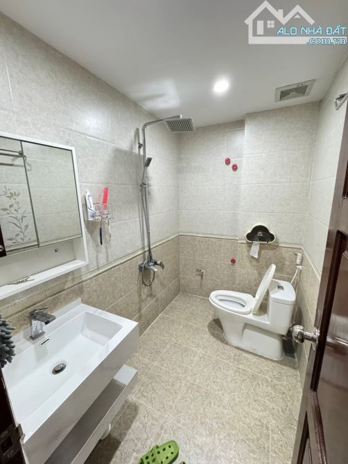 Nhà đẹp ngõ 6 Kim Đồng, gần Hồ, full nội thất, sổ 51m2, oto tránh 20m. Giá 14.2 tỷ - 8