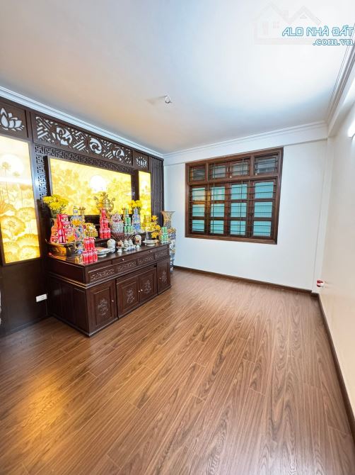 Nhà đẹp ngõ 6 Kim Đồng, gần Hồ, full nội thất, sổ 51m2, oto tránh 20m. Giá 14.2 tỷ - 9