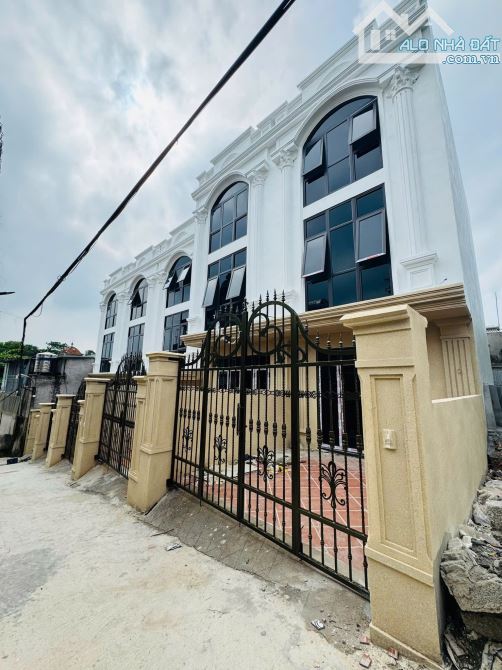 Hiếm có duy nhất 1 căn 3T x 60m2 có sân gara ôtô riêng biệt nhà gần đại học Thể Thao 3.5tỷ