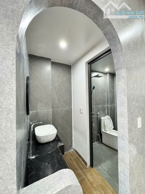 Nhà 3 tầng xây mới đẹp ngõ đường Kênh