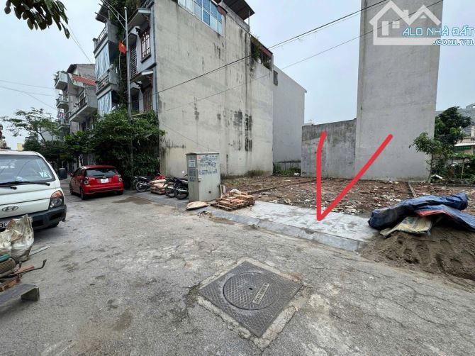 BÁN ĐẤT TẶNG NHÀ HOÀNG QUỐC VIỆT 109M MT 7.5M Ô TÔ TRÁNH VỈA HÈ  GIÁ 39TỶ