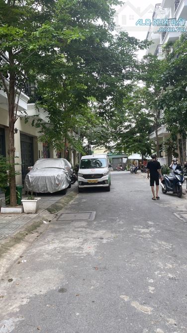 Bán nhà 5 tầng sát vách Gò Vấp- 65m2- Hẻm 8m có lề- Khu Phân lô ngã 4 ga- Hà Huy Giáp