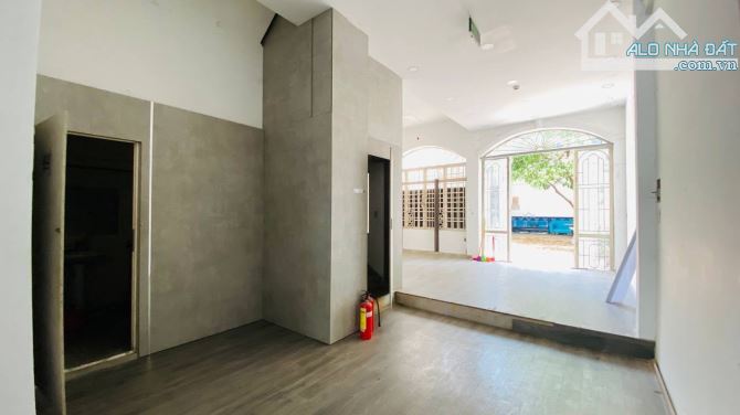 Bán nhà mặt tiền Phạm Văn Thuận trung tâm Biên Hòa, Đồng Nai, 420m2, giá 32 tỷ.