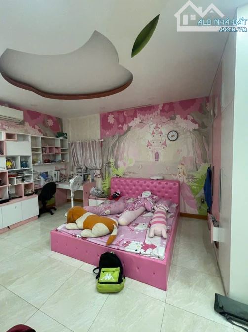 Bình Tân, Mặt tiền nhựa Kinh doanh, Nhà đẹp 3 Tầng, 118m2, ngang 5.2m,giá rẻ