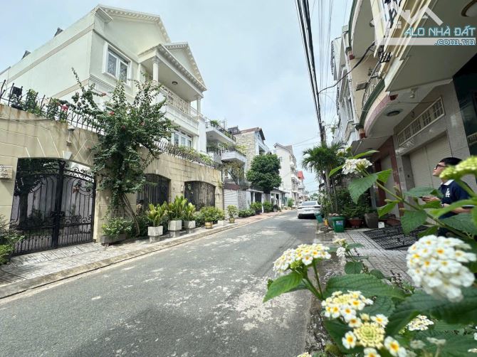 Siêu vip..Bán biệt thự 2 lầu toạ lạc P. Thống Nhất trung tâm Biên Hoà. 16x18m. Giá 27 tỷ.