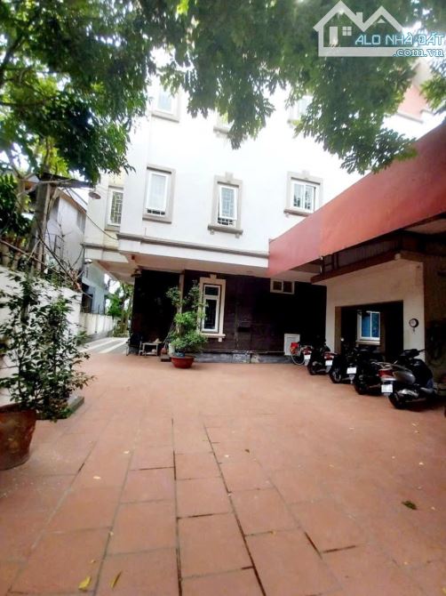 QUẢNG AN TÂY HỒ, Biệt thự mặt phố 230m2, 4 tầng, mặt tiền 8,5m Giá 75 tỷ