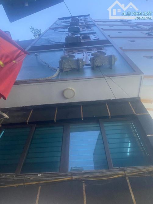 PHÚ MỸ SAU 1 NHÀ RA PHỐ CCMN 8 TẦNG 50m RỘNG 4m CÓ 18 PHÒNG KHÉP KÍN GIÁ 16 TY