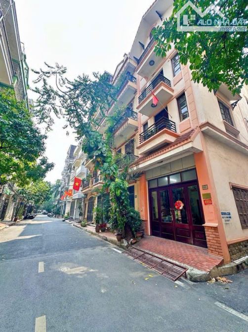 Bán nhà Xuân La Tây Hồ, vỉa hè 2 bên, 2 ô tô tránh, dừng đỗ ngày đêm, lô góc, 68m2, 26 tỷ