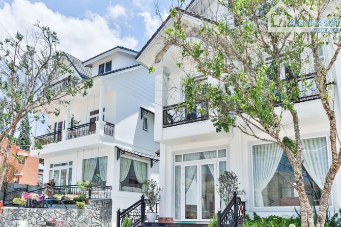VILLA SÂN VƯỜN 375M2 NỘI KHU SANG TRỌNG NGAY CẠNH THUNG LŨNG TÌNH YÊU ĐÀ LẠT