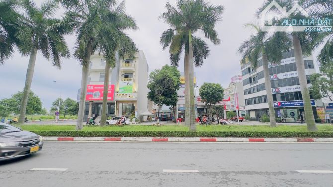 Đất mặt tiền GS1 khu Big C Go Dĩ An, 108m ngang 4,5m full thổ cư, 2497