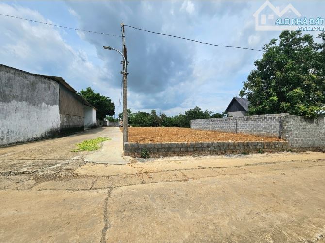 100m2, 💰 2,45tỷ Thổ cư, Lô góc, Nở hậu,  Ô TÔ vào đất .  Yên Thái, Đông Yên, Qu