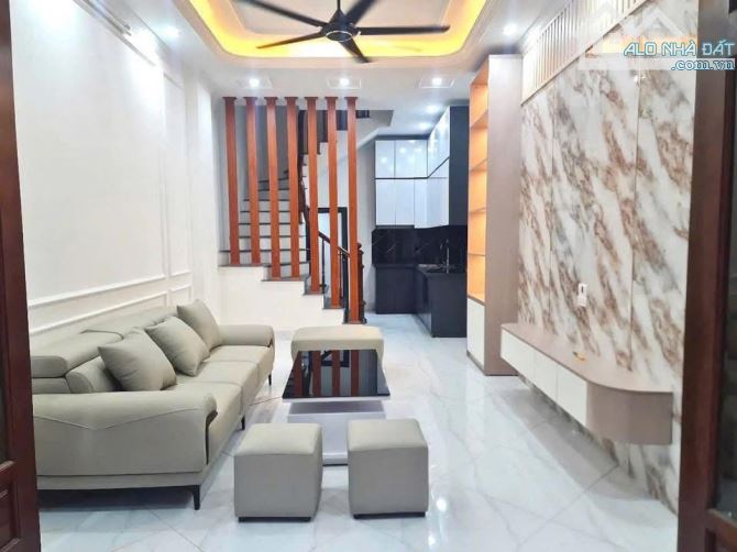 Lô Góc - Ô TÔ Đỗ Cửa - Nhà Mới - kinh koong Xuân_Đỉnh  DT 31m2 6 Tầng Mt 4m 8.x tỷ