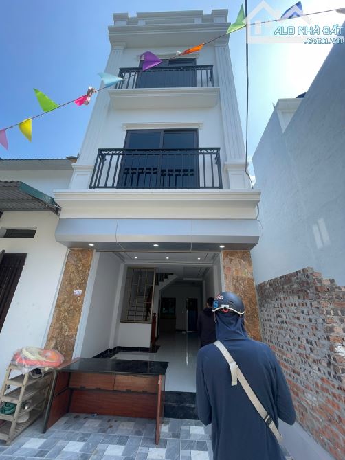 Nhà mới đẹp, hiện đại ngay cạnh ĐH Thể Dục TT(40m2-4 tầng)Ở ngay. Giá chỉ 3.3 tỷ