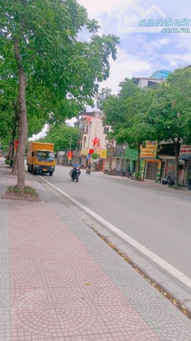 BÁN NHÀ LÔ GÓC  PHỐ THẠCH BÀN LONG BIÊN 6 TỶ 35m, MT 4m FULL NT  Ô TÔ, KD Gần AEON