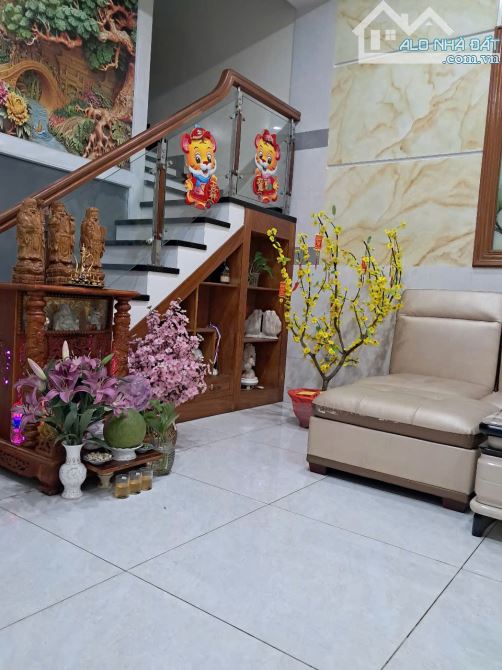 Nhà mới 15.5 tỷ, 5x28m 5 tấm, mặt tiền đường Tỉnh Lộ 10, Phường Tân Tạo A
