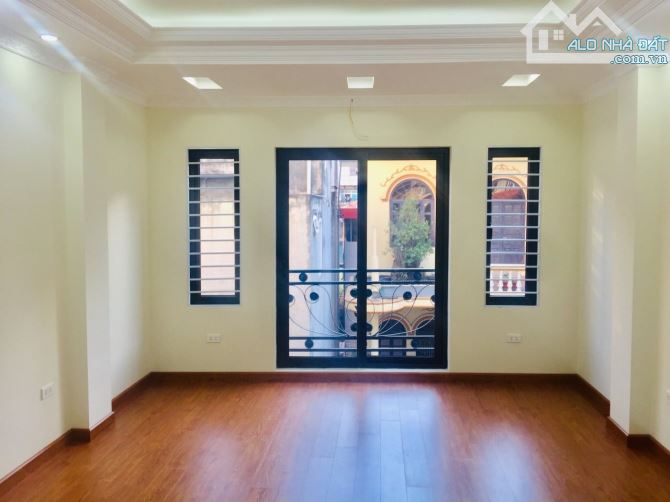 Bán nhà Ngõ Thịnh Quang Đống Đa 30m2 5 Tầng Giá 6.1 tỷ
