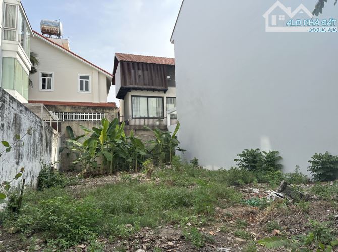 Bán nhà đất khu biệt thự đường Liên Phường,Phú Hữu,Quận 9,DT 11,5x23m,giá 13,2 Tỷ chủ gấp