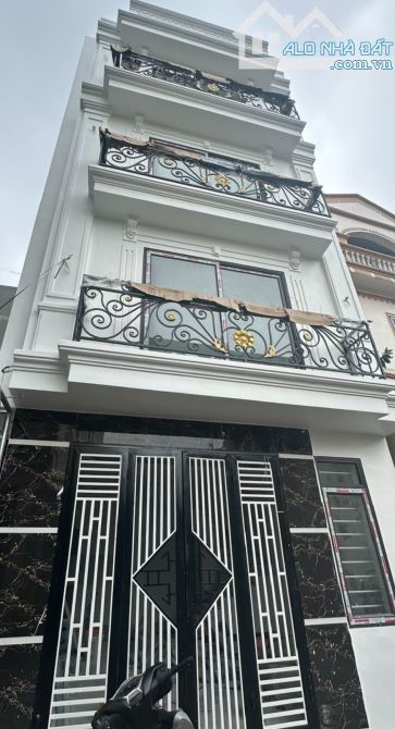 BÁN NHÀ NGỌC THUỴ 40M2 - 6,5TẦNG THANG MÁY - GARA OTO FULL NỘI THẤT CHỈ HƠN 11TỶ