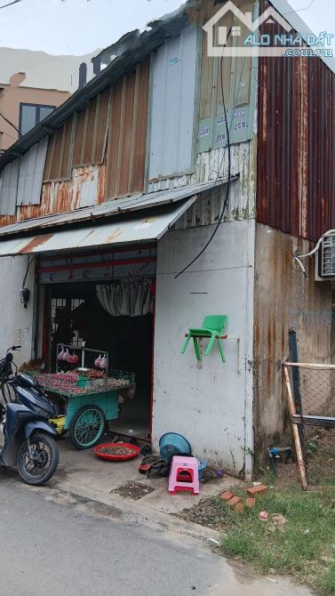 4Nhà cấp 4 Lô góc 2 Mặt tiền Ngay đường Nguyễn Duy Trinh  Long Trường Thủ Đức 7ty3